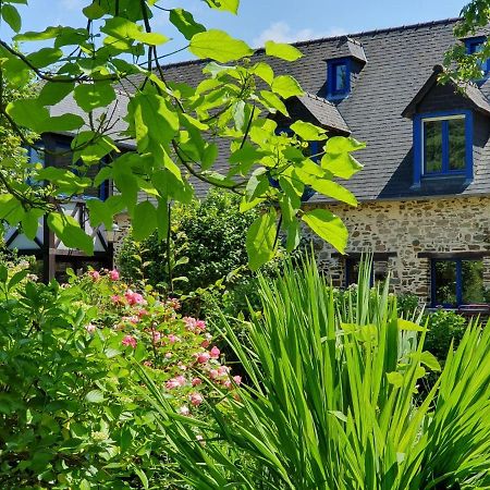 Maison En Pierre Dans Son Nid De Verdure Roz-Landrieux Exterior photo