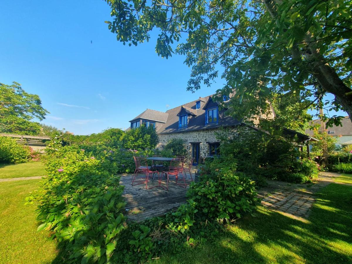 Maison En Pierre Dans Son Nid De Verdure Roz-Landrieux Exterior photo