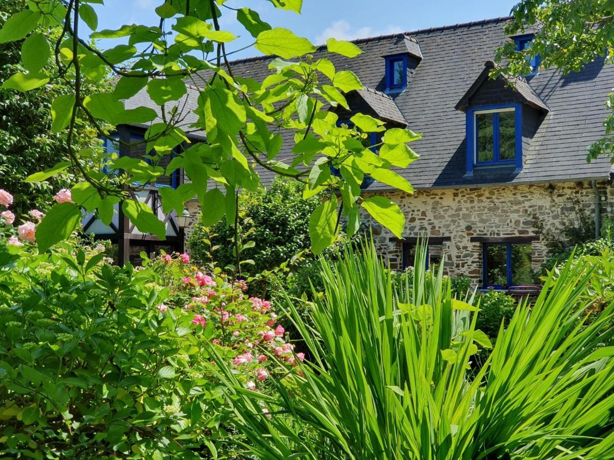 Maison En Pierre Dans Son Nid De Verdure Roz-Landrieux Exterior photo